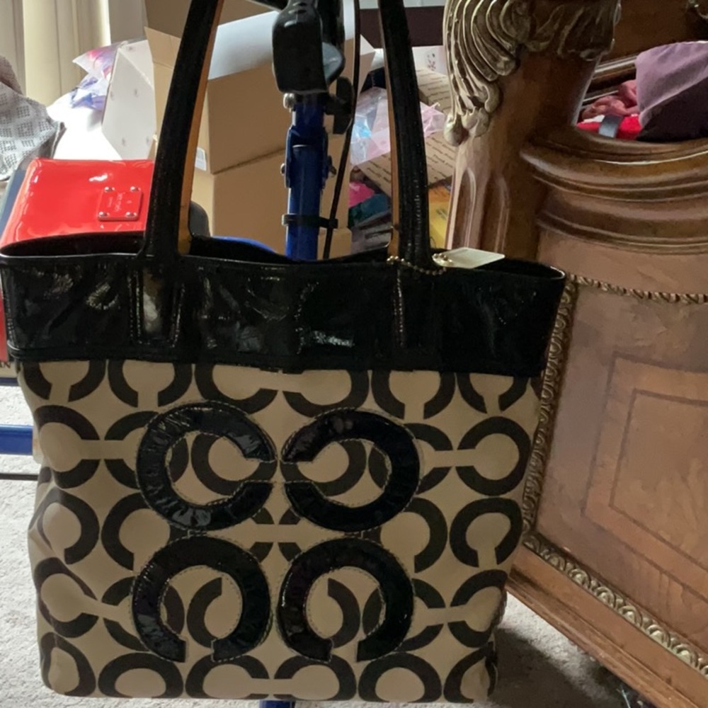 Coach Stylish Black and Cream Tote Bag - Picture 10 of 11